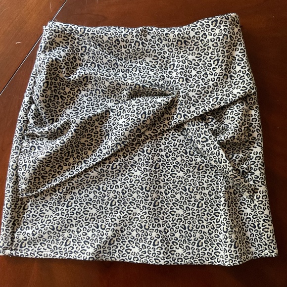 ZARA Basic Leopard Mini Skirt NWOT - Picture 5 of 8